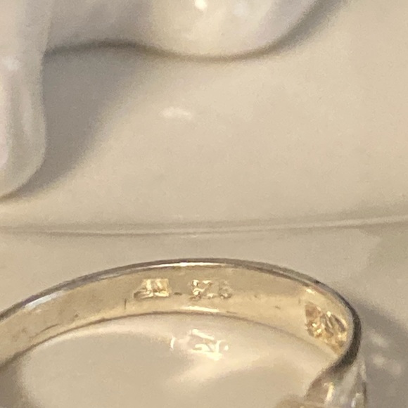 Round solitaire ring - Picture 12 of 12